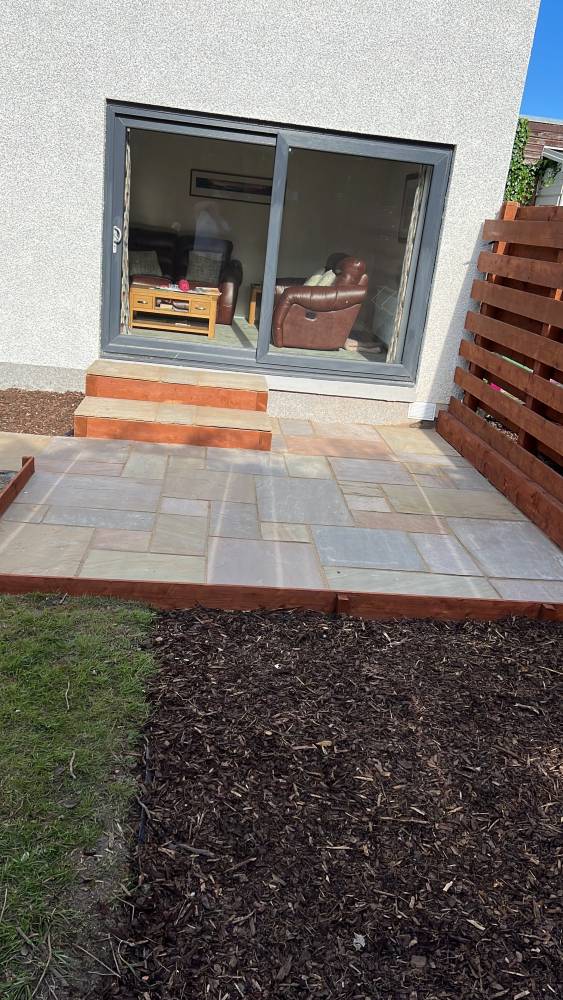 Indian sandstone patio with slatted privacy screen in Stirling
